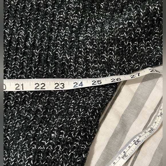 Forever 21 Black and White chunky knit sweater. Criss cross Straps on back - Picture 5 of 5